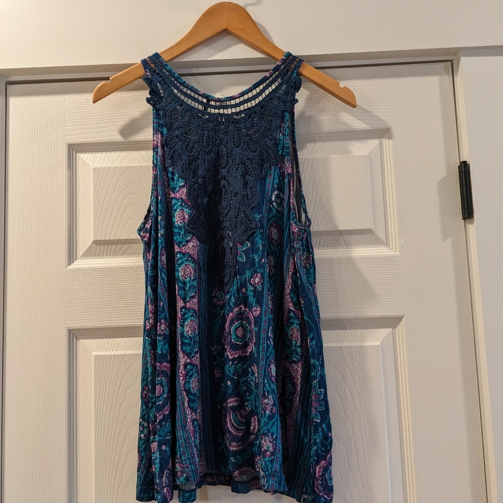 Akemi + Kin Epoca Lace Back Tank Top - Picture 7 of 7